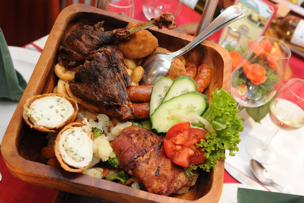 Győrújbarát 艾瑞帕可福哥多博格-伊特瑞穆酒店 外观 照片