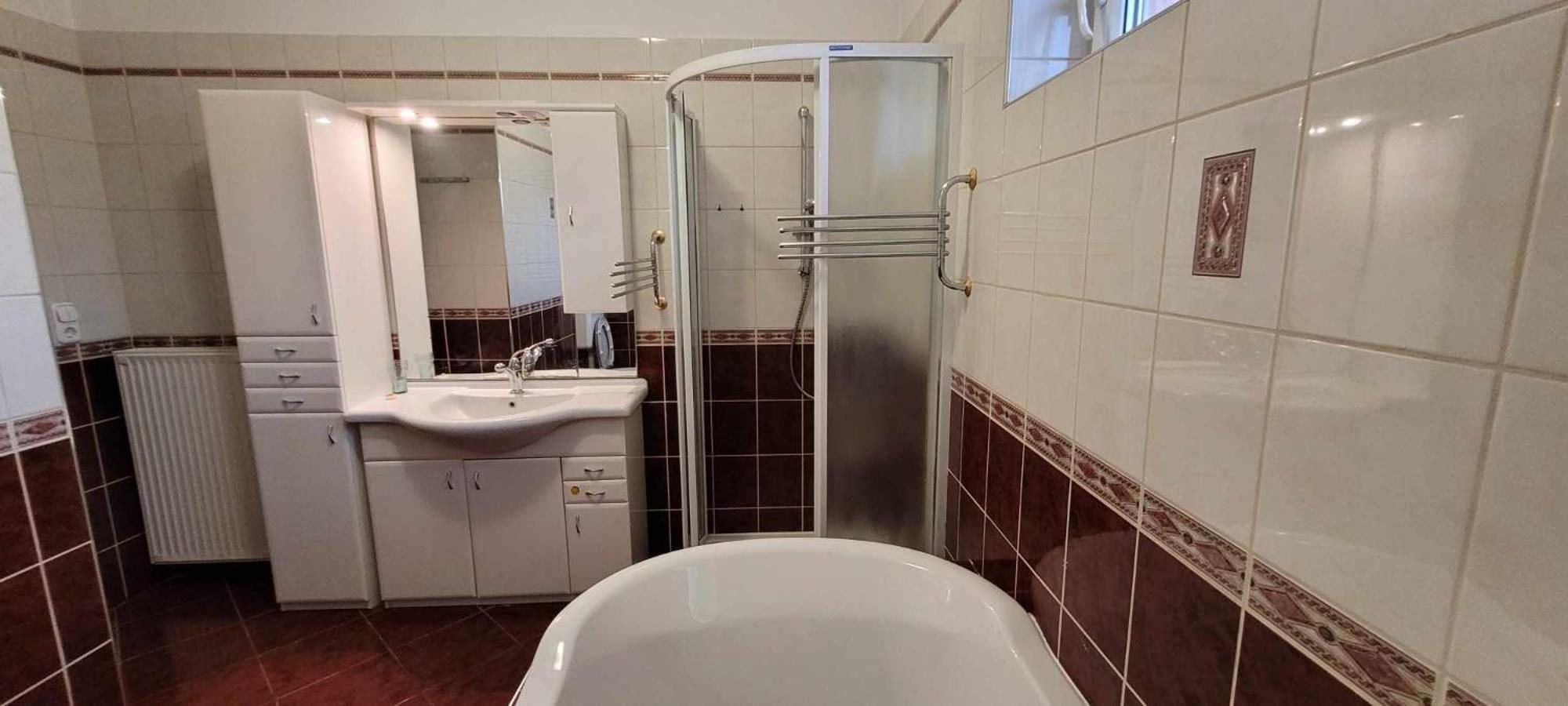Győrújbarát 艾瑞帕可福哥多博格-伊特瑞穆酒店 外观 照片