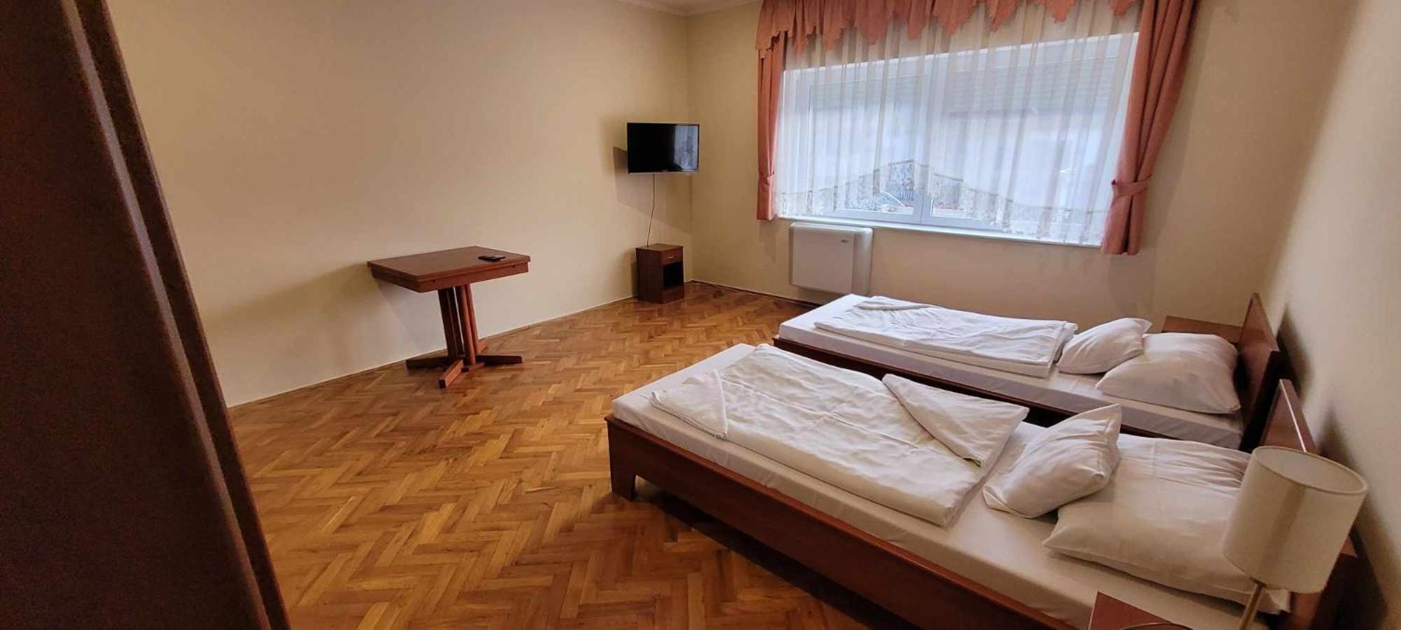 Győrújbarát 艾瑞帕可福哥多博格-伊特瑞穆酒店 外观 照片