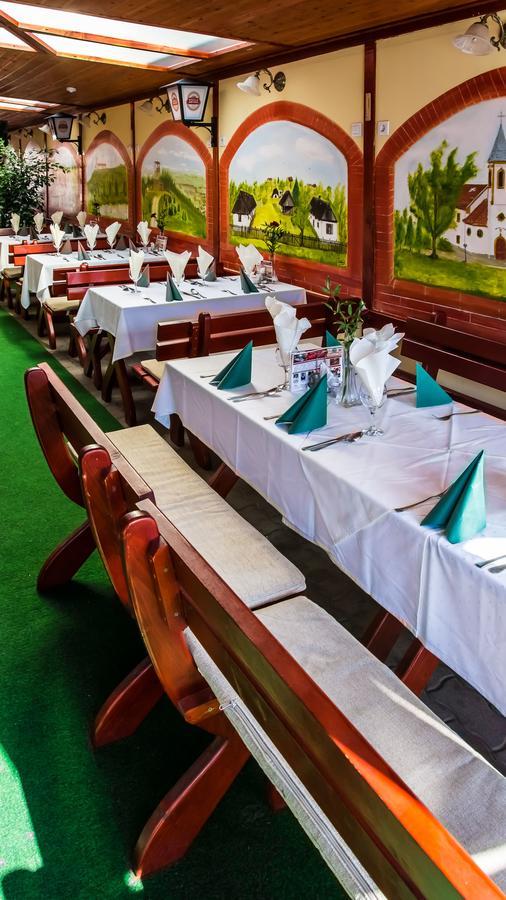 Győrújbarát 艾瑞帕可福哥多博格-伊特瑞穆酒店 外观 照片