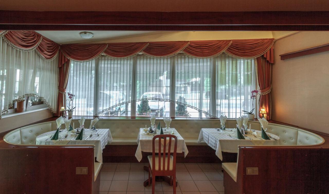 Győrújbarát 艾瑞帕可福哥多博格-伊特瑞穆酒店 外观 照片