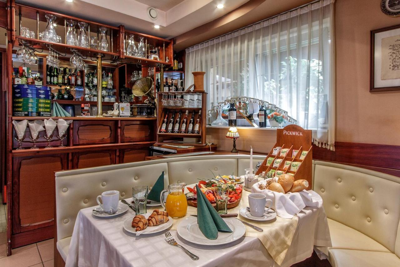 Győrújbarát 艾瑞帕可福哥多博格-伊特瑞穆酒店 外观 照片