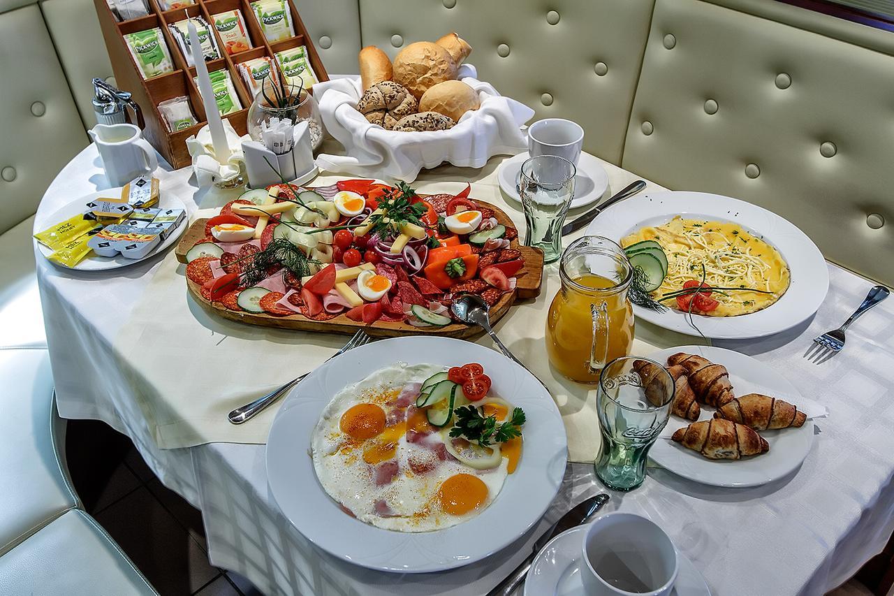 Győrújbarát 艾瑞帕可福哥多博格-伊特瑞穆酒店 外观 照片
